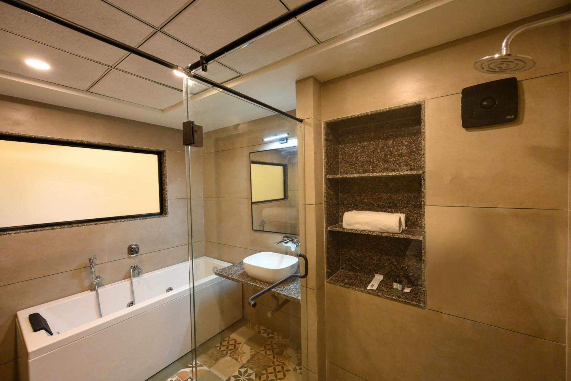 E&G Green Courts Resort At Koroli Hill Station Nashik Eksteriør billede