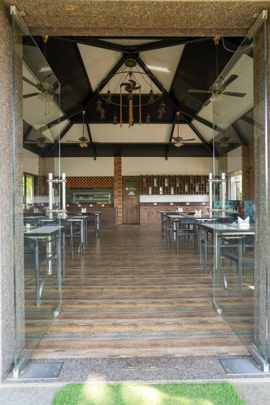 E&G Green Courts Resort At Koroli Hill Station Nashik Eksteriør billede